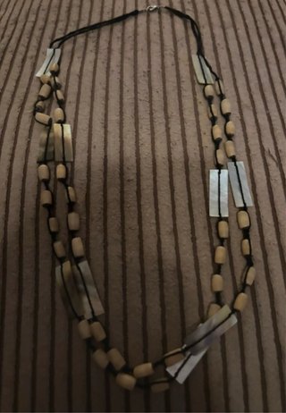 Collar largo con cuentas y nácar