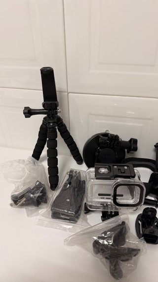GoPro HERO10 Black + batteria + valigetta + accessori