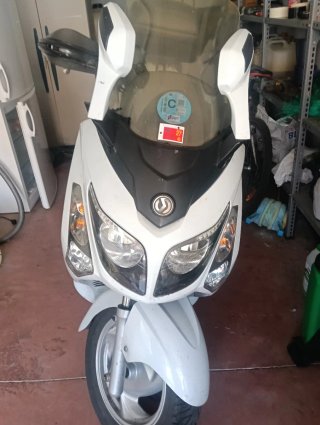 Moto Sym GTS 300i evo Blanca