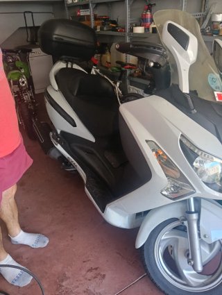 Moto Sym GTS 300i evo Blanca