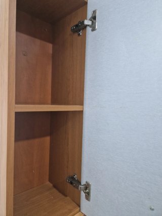 Mueble de baño alto madera y metal