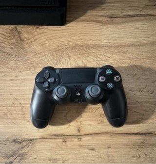PS4 (PlayStation 4) Negra + Mando + Juego