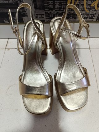 Sandalias de Tacón Doradas Talla 37