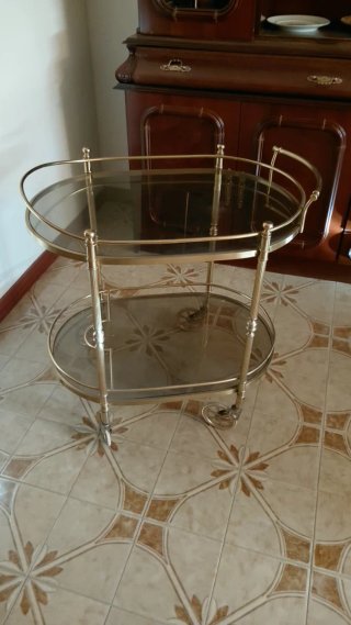 Carrito de bar metálico y cristal