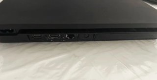 PS4 (PlayStation 4) Negra + 5 juegos de la FIFA