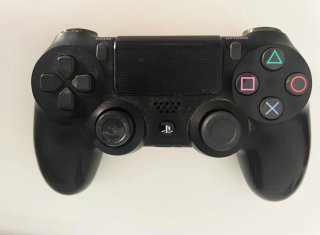PS4 (PlayStation 4) Negra + 5 juegos de la FIFA