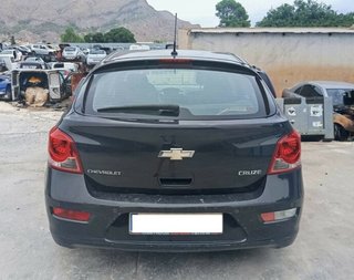 Puerta trasera izquierda chevrolet cruze ls 467341