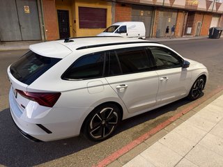 Skoda Octavia Combi RS DSG 200CV