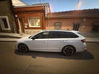 Skoda Octavia Combi RS DSG 200CV