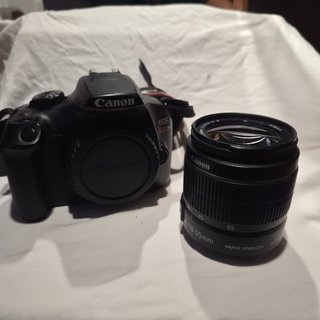 Camara canon eos rebel t6 o 1300D + dos baterias