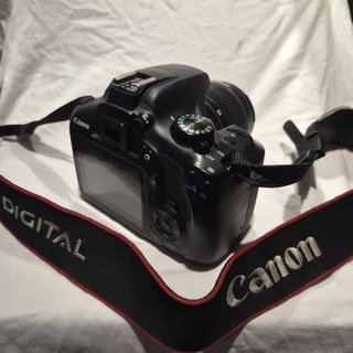 Camara canon eos rebel t6 o 1300D + dos baterias