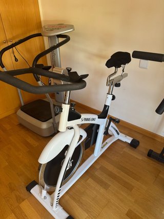 Plataforma Vibratoria. Máquina pesas y Bike