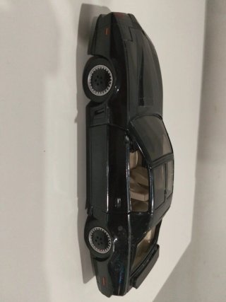Coche de juguete deportivo negro