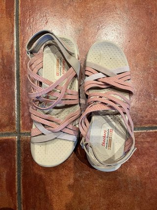 Sandalias Skechers Beige y Rosa Trekking