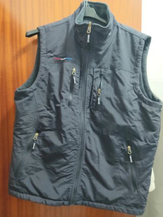 Chaquetón sin mangas negro