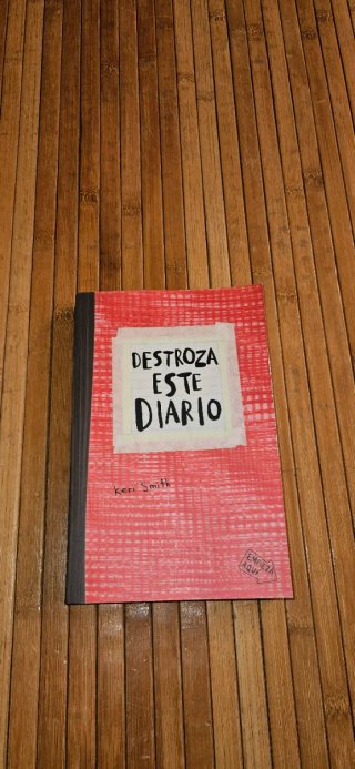 Libro Destroza este diario - Keri Smith
