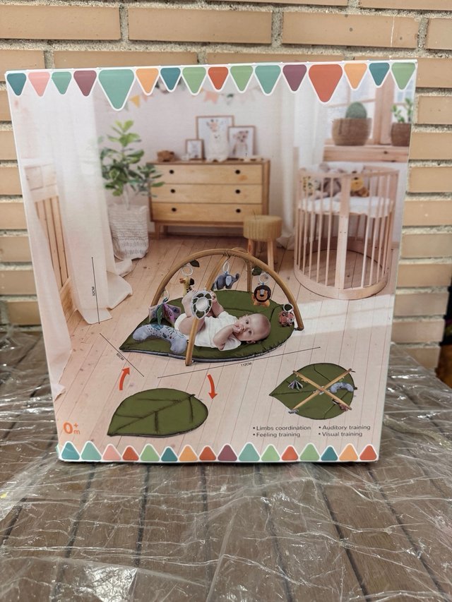 Tapete de juego hoja con peluches
