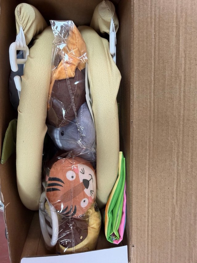 Tapete de juego hoja con peluches