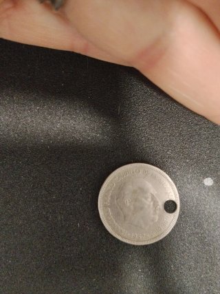 Moneda 5 Pesetas con agujero