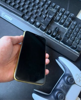 iPhone 11 Amarillo
