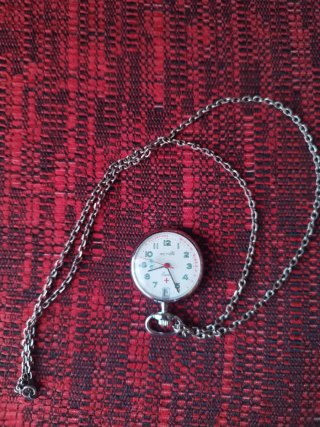 Reloj de bolsillo con cadena