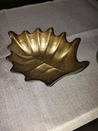 Cuenco Decorativo Dorado con Forma de Hoja