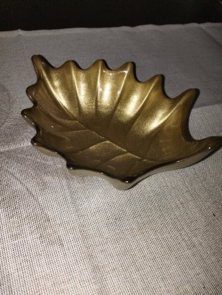 Cuenco Decorativo Dorado con Forma de Hoja