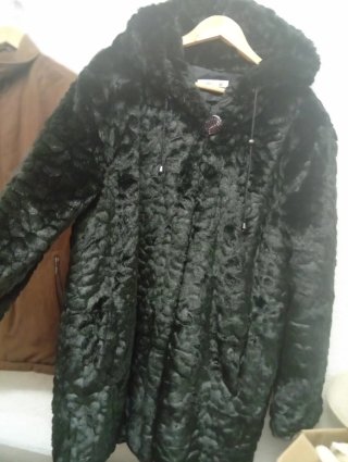 Abrigo negro MISS & MAX con capucha XL