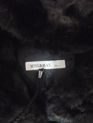 Abrigo negro MISS & MAX con capucha XL