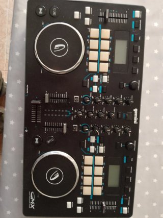 Mesa de mezclas Gemini GMX DJ