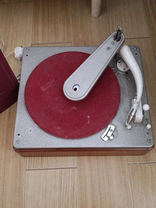 Tocadiscos Vintage Rojo y Gris