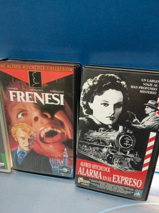 7 cintas VHS, del maestro del suspense Alfred Hitchcock