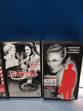 7 cintas VHS, del maestro del suspense Alfred Hitchcock