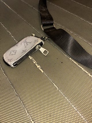 Riñonera Louis Vuitton Gris y Blanca