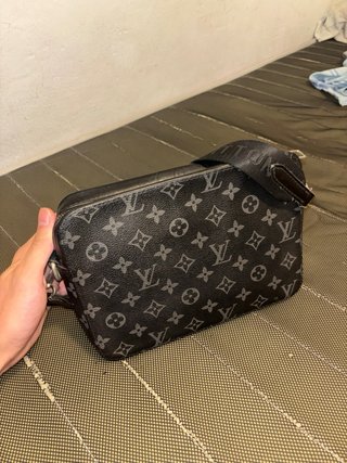 Riñonera Louis Vuitton Gris y Blanca