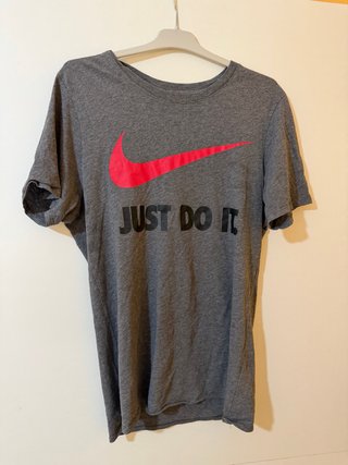 Camiseta Nike Gris Just Do It