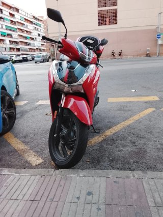 Honda SH 125 2023 Negro/Rojo