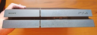PlayStation 4 con 2 mandos y accesorios FW 11.02