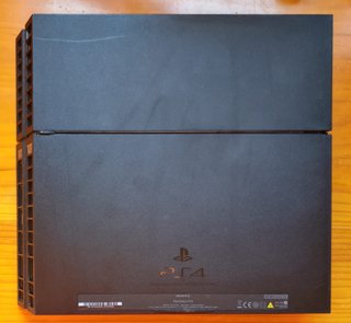 PlayStation 4 con 2 mandos y accesorios FW 11.02