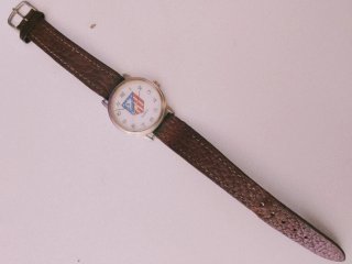 Reloj de pulsera con diseño de bandera