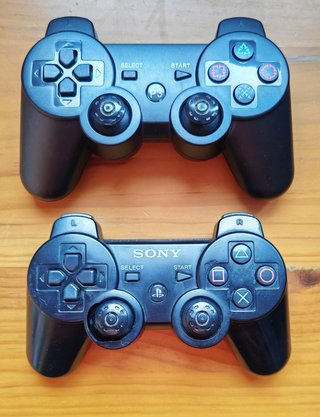 PS3 Slim 500GB (PlayStation 3) + 2 Mandos