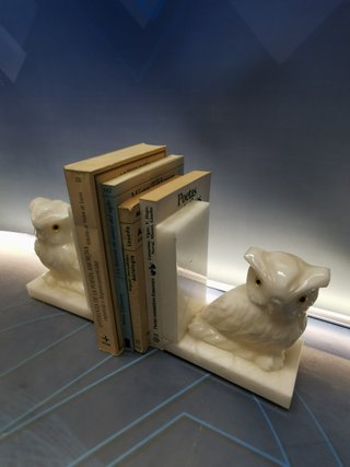 Supporto per libri, marmo intagliato, gufi 16x14x8 cm