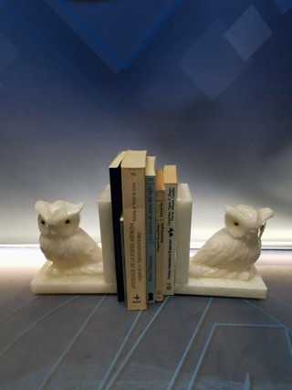 Supporto per libri, marmo intagliato, gufi 16x14x8 cm