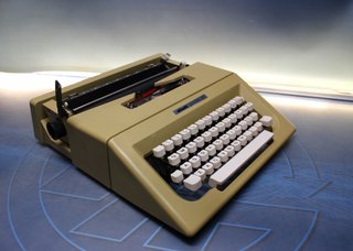 Máquina de escribir Olivetti Lettera 25. Años 70.