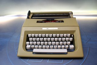 Máquina de escribir Olivetti Lettera 25. Años 70.