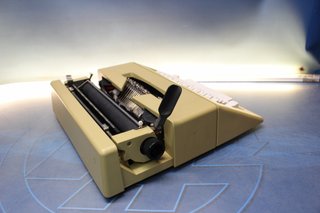 Máquina de escribir Olivetti Lettera 25. Años 70.