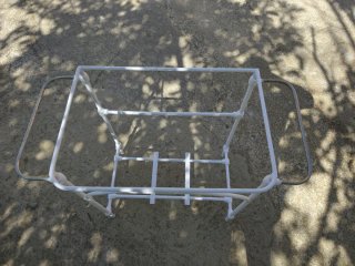 Mesa antigua lavabo metal.