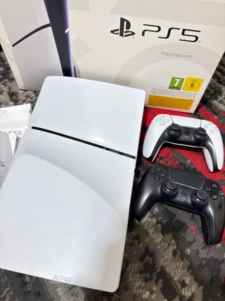 PlayStation 5 Slim 1TB SSD + 2 Mandos