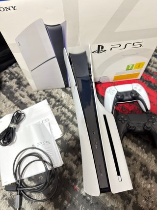 PlayStation 5 Slim 1TB SSD + 2 Mandos