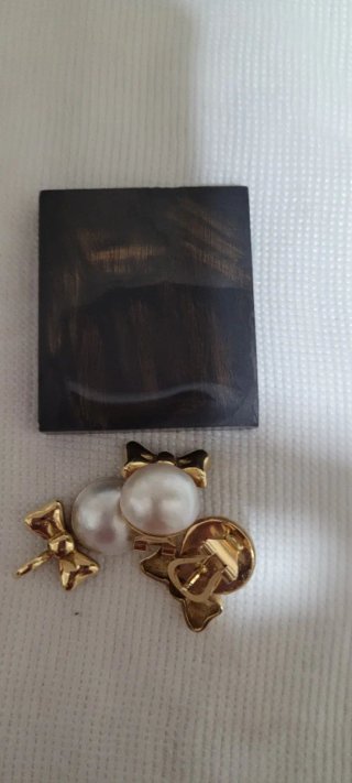 Conjunto de Pendientes y Colgante con Perlas